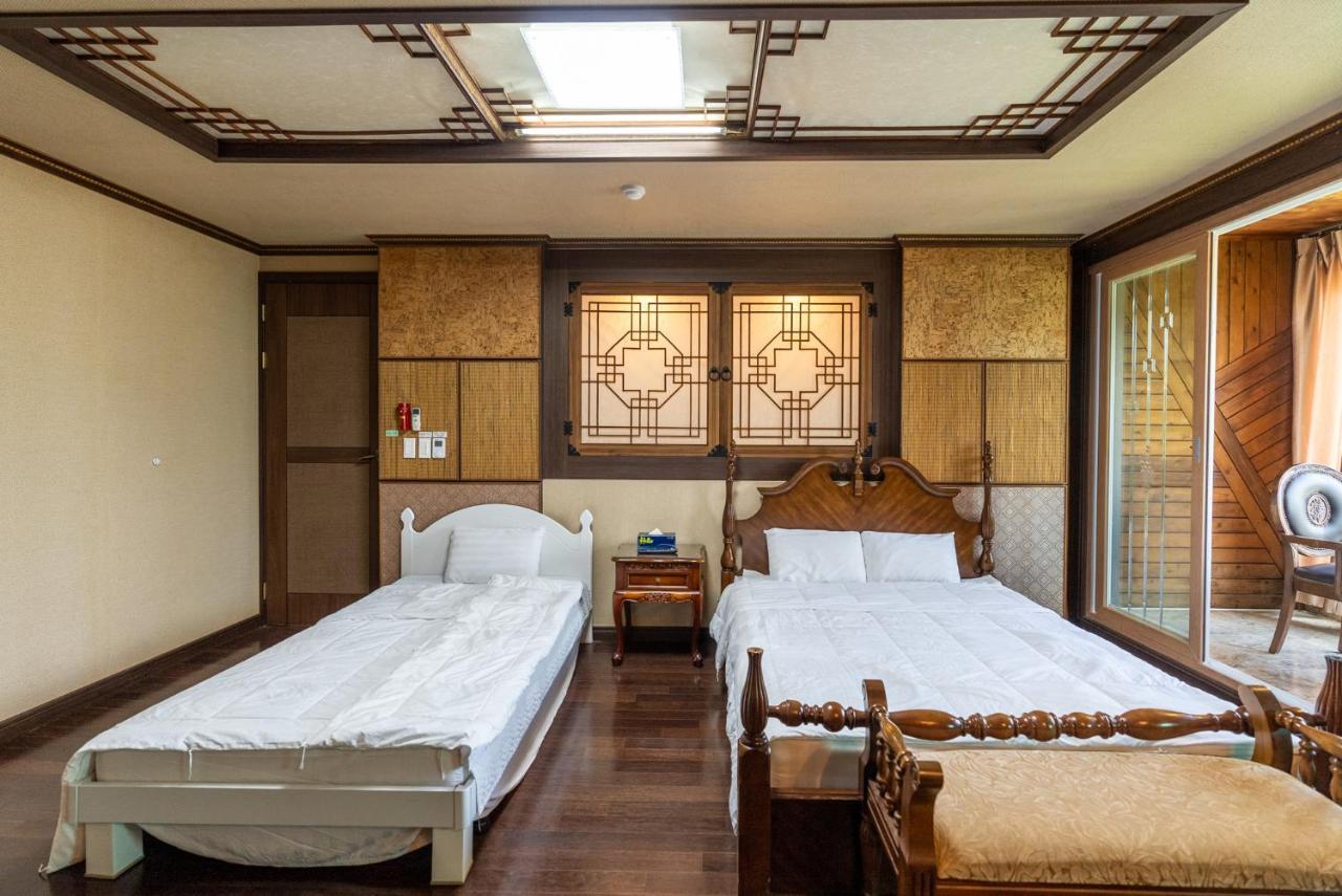 เชจู ไนน์ รีสอร์ต Hotel เมืองเชจู ภายนอก รูปภาพ