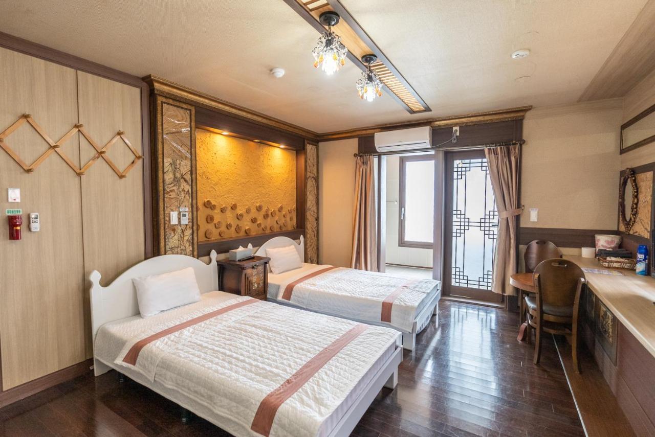 เชจู ไนน์ รีสอร์ต Hotel เมืองเชจู ภายนอก รูปภาพ