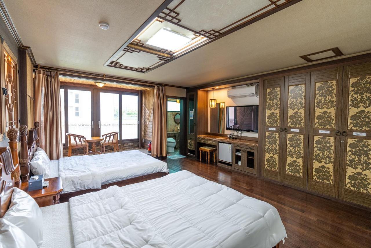 เชจู ไนน์ รีสอร์ต Hotel เมืองเชจู ภายนอก รูปภาพ