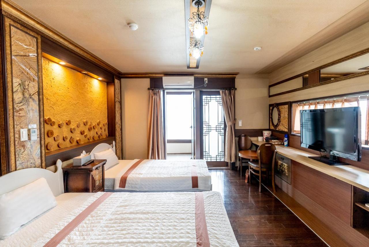 เชจู ไนน์ รีสอร์ต Hotel เมืองเชจู ภายนอก รูปภาพ