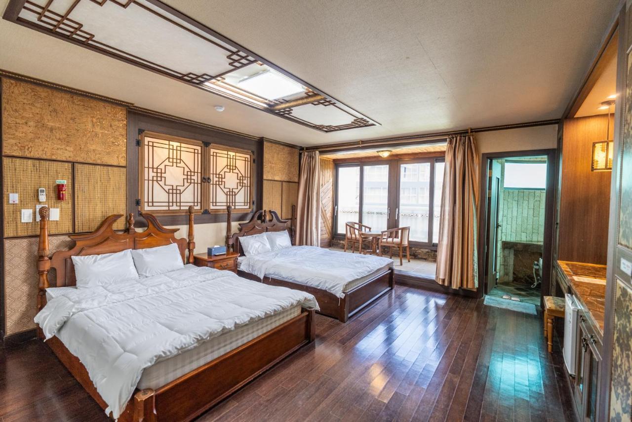 เชจู ไนน์ รีสอร์ต Hotel เมืองเชจู ภายนอก รูปภาพ