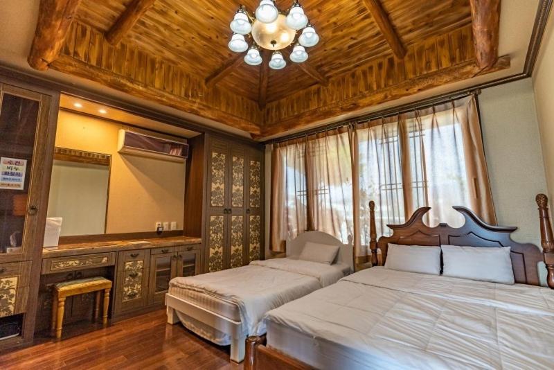 เชจู ไนน์ รีสอร์ต Hotel เมืองเชจู ภายนอก รูปภาพ