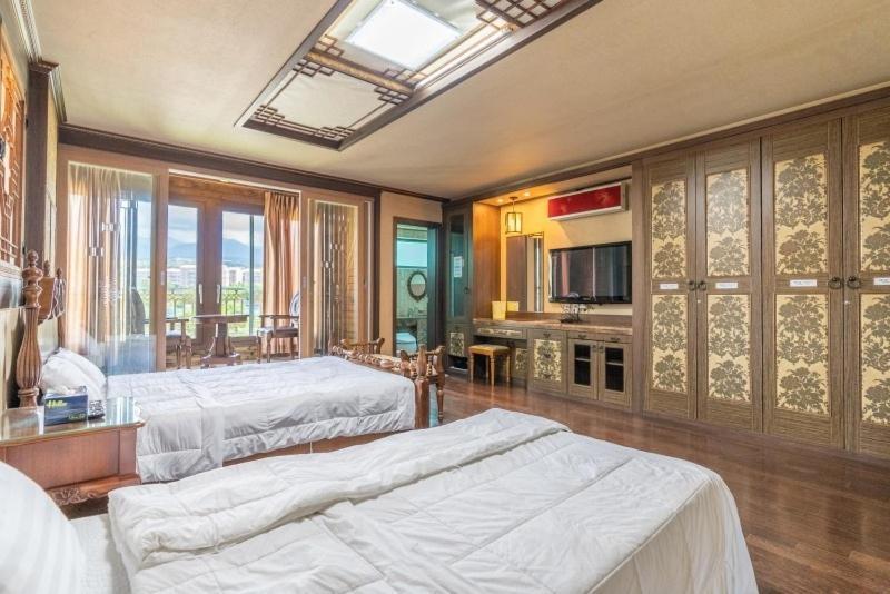 เชจู ไนน์ รีสอร์ต Hotel เมืองเชจู ภายนอก รูปภาพ