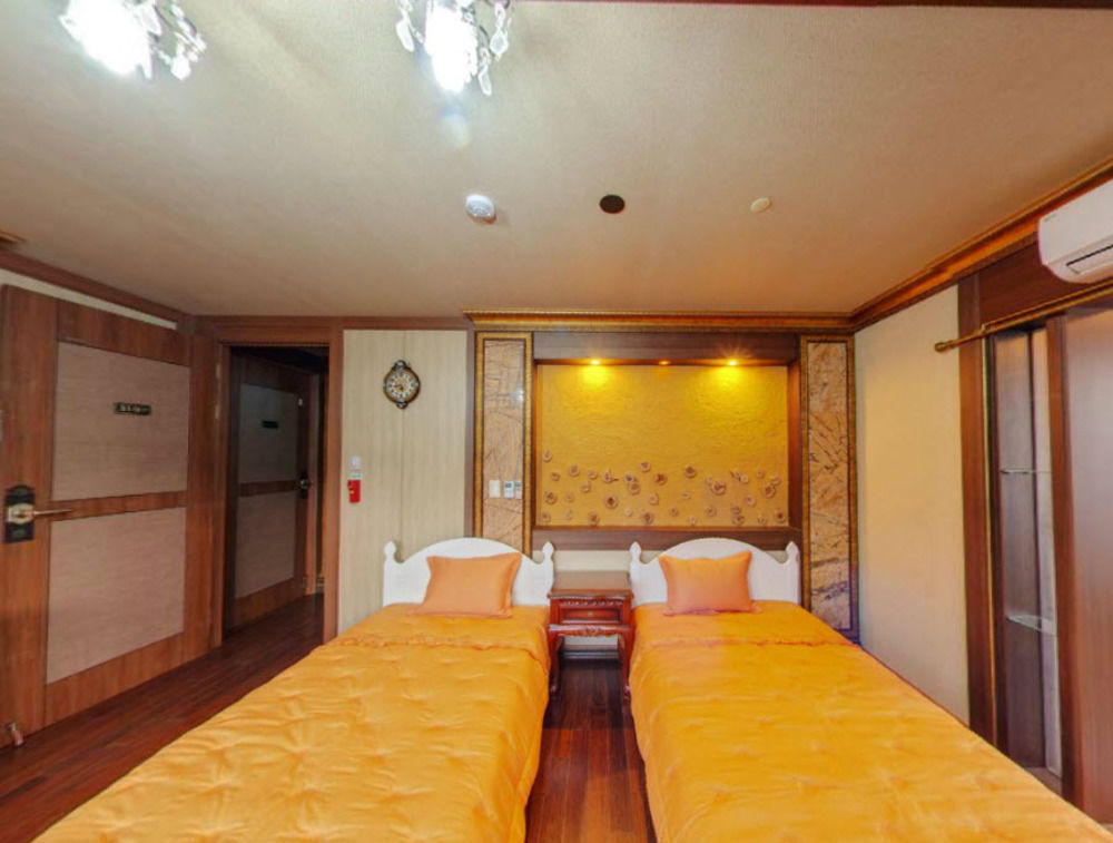 เชจู ไนน์ รีสอร์ต Hotel เมืองเชจู ภายนอก รูปภาพ