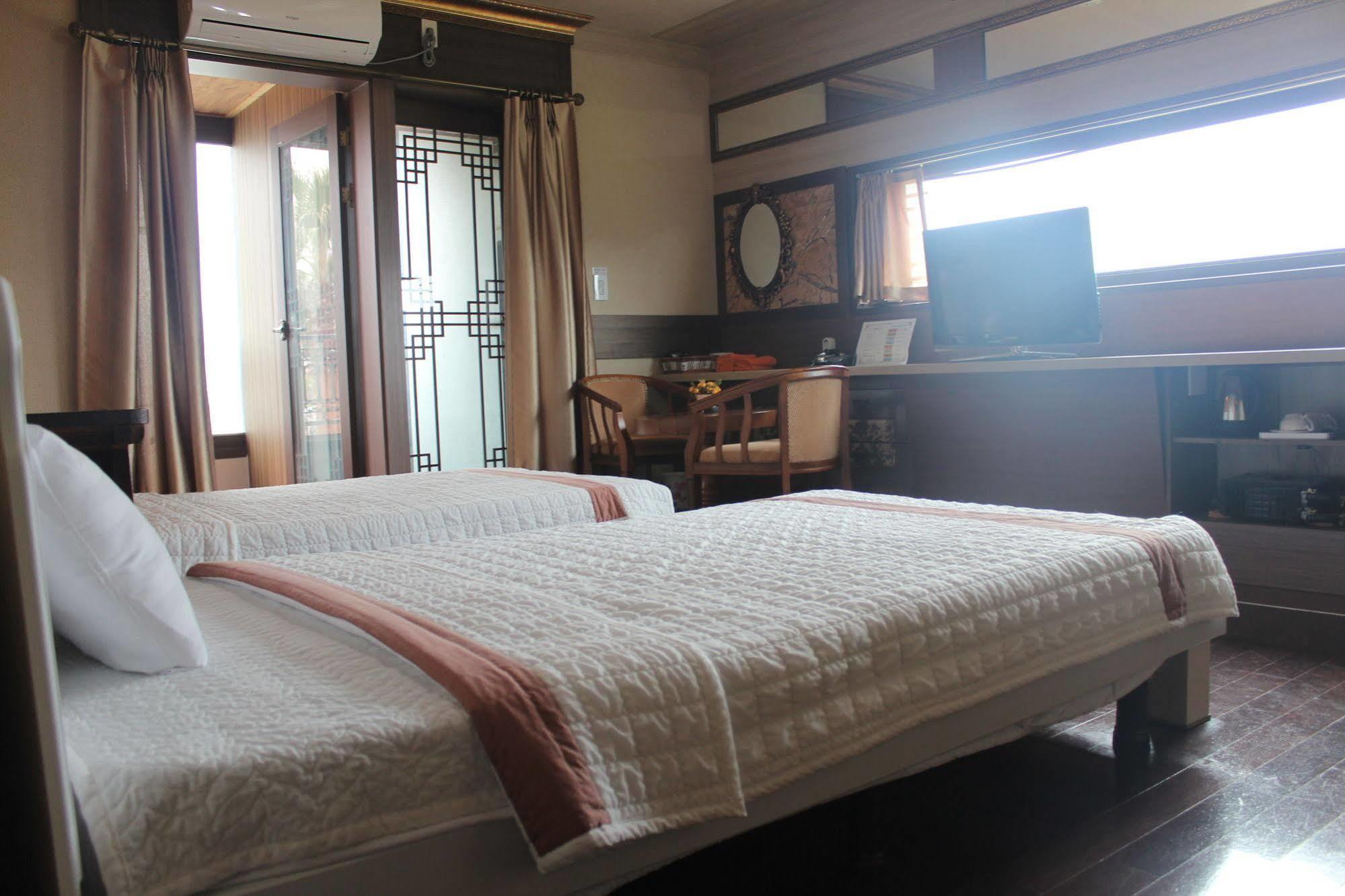 เชจู ไนน์ รีสอร์ต Hotel เมืองเชจู ภายนอก รูปภาพ