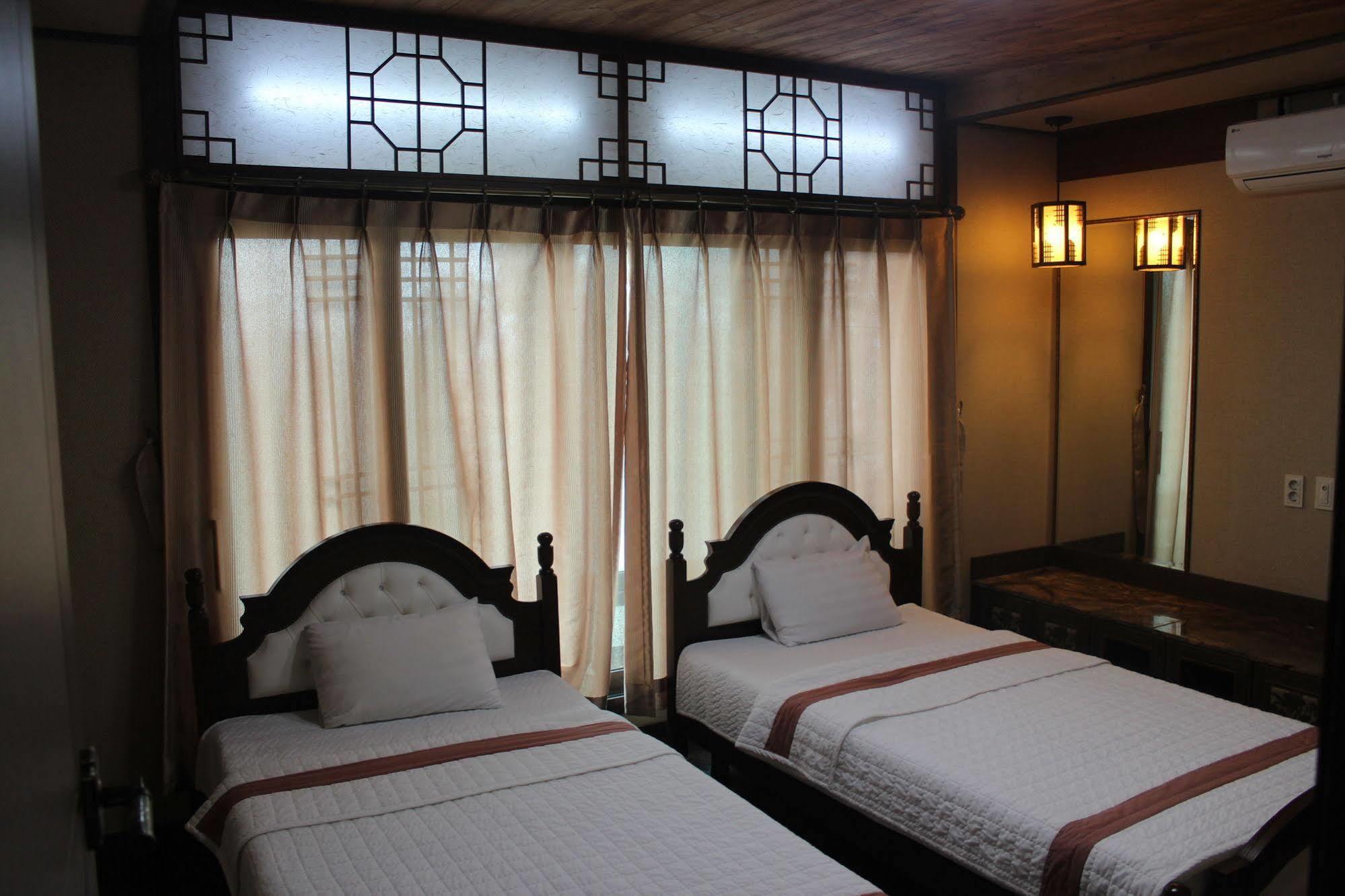 เชจู ไนน์ รีสอร์ต Hotel เมืองเชจู ภายนอก รูปภาพ