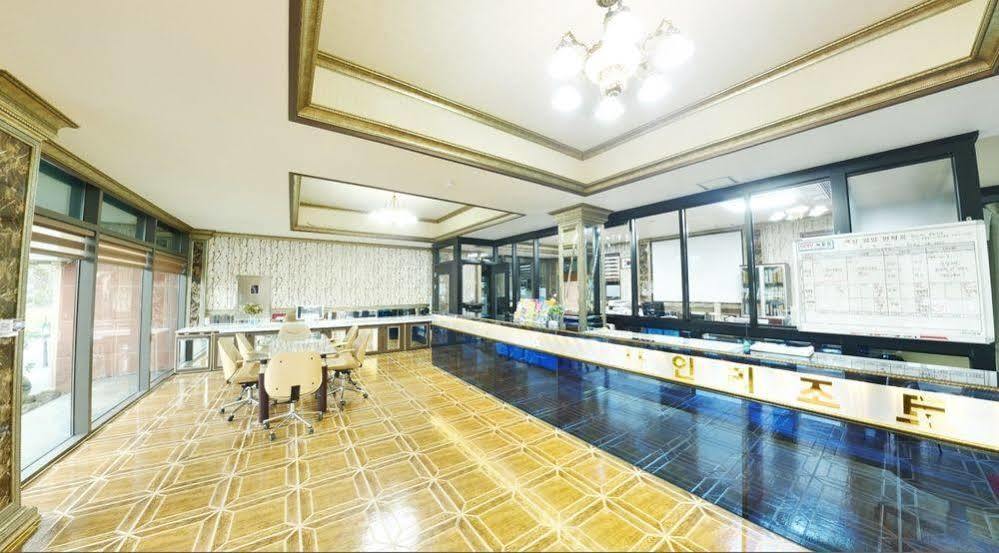 เชจู ไนน์ รีสอร์ต Hotel เมืองเชจู ภายนอก รูปภาพ